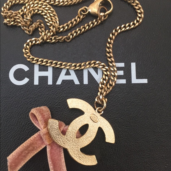 🆕 Chanel CC Bow chain necklace , in box - Picture 4 of 15